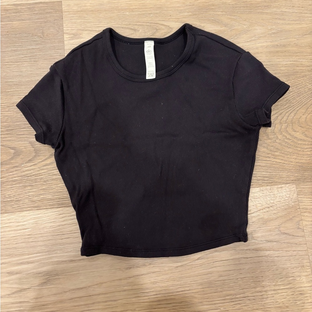 ALO Yoga Black Ribbed Cropped Tee